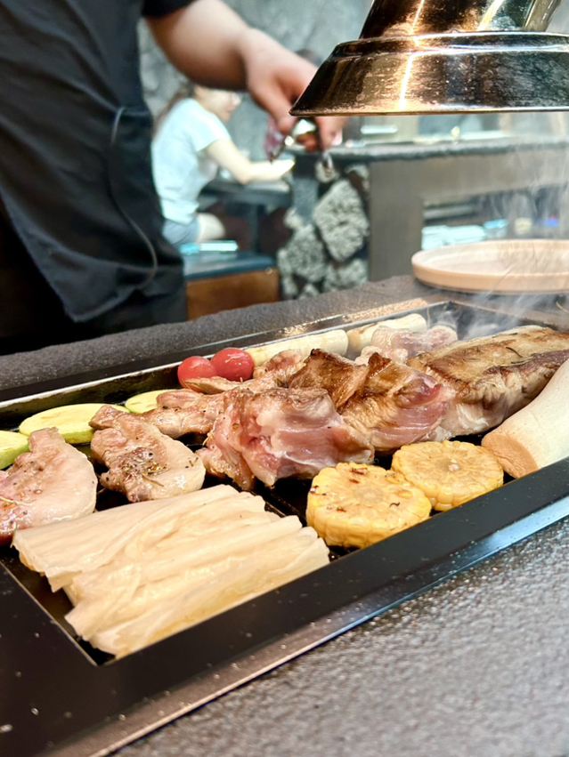 らいちゅう　ソウルフード ソウル/フード》肉好き必見！食べ応えのある済州豚が食べられる