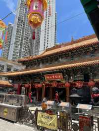 香港｜黃大仙祠——在高樓與綠瓦之間，聽見香火與水聲交織的城市靜心所 ⛩️🌿