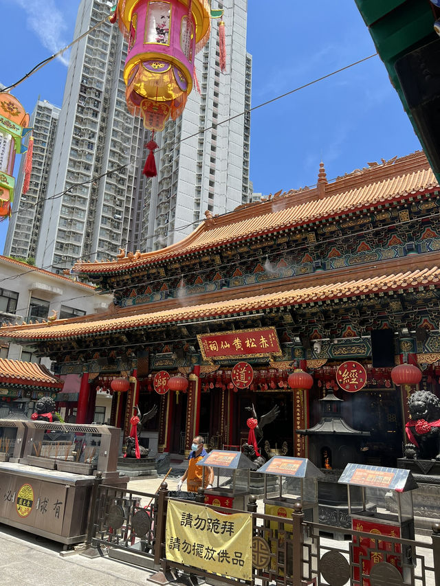 香港｜黃大仙祠——在高樓與綠瓦之間，聽見香火與水聲交織的城市靜心所 ⛩️🌿