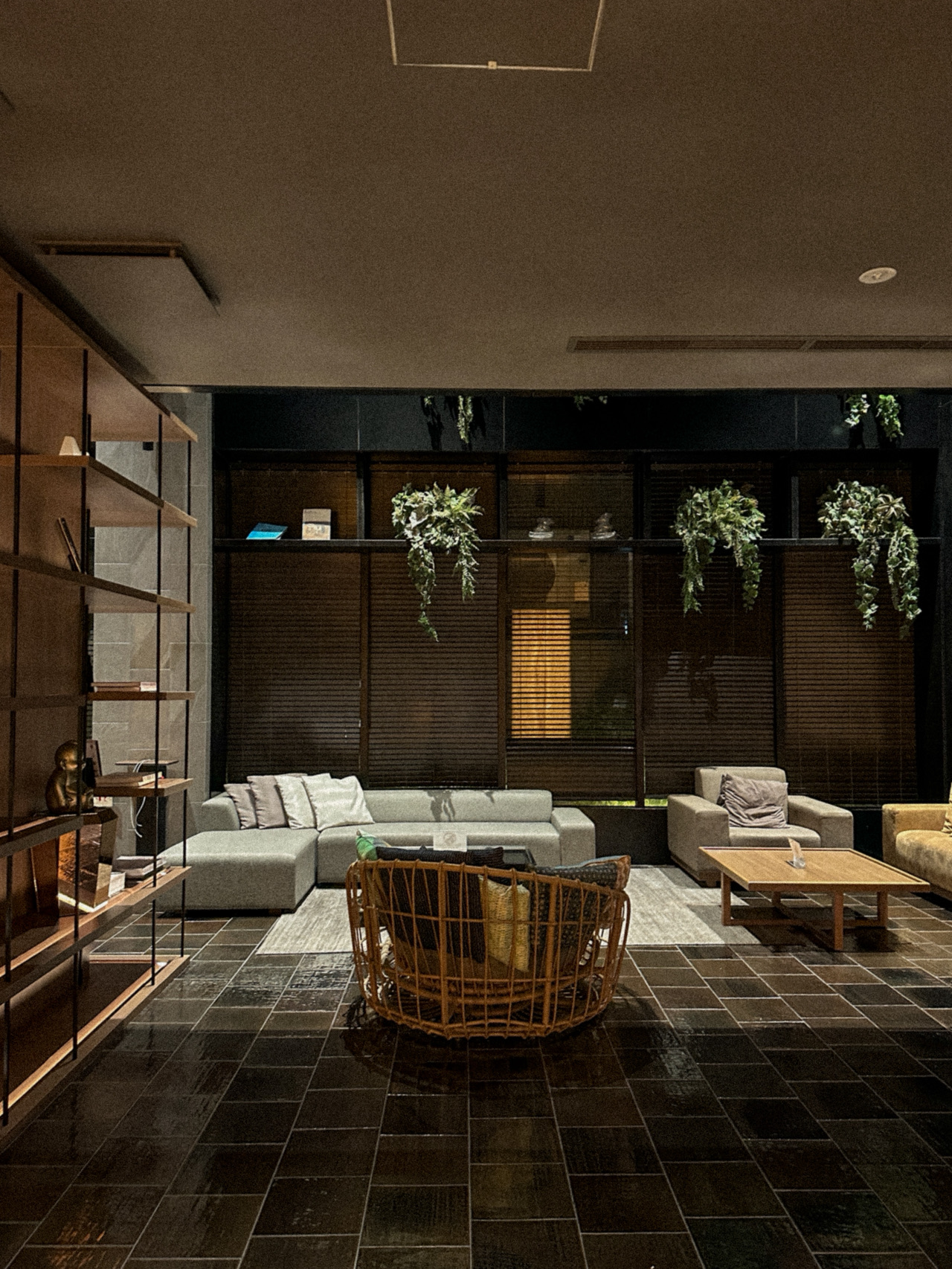 如果您正在尋找大阪道頓堀附近的經濟實惠住宿,我們推薦Bespoke Hotel Shinsaibashi。它距離道頓堀僅幾步之遙,方便您探索週邊地區,而且靠近心齋橋地鐵站。房間乾淨現代,價格合理,是一大優點!
(價格可能因季節而異,請務必查看。)
週邊地區也有許多購物和餐飲場所,是您享受大阪之旅的絕佳去處。我們強烈推薦這家經濟實惠的酒店,它在交通、位置和價格方面都達到了完美的平衡!
🏨Bespoke Hotel Shinsaibashi
> 3 星 ★8.2/10
▪️入住時間 下午 3:00⎥退房時間 上午 11:00
#海外旅行