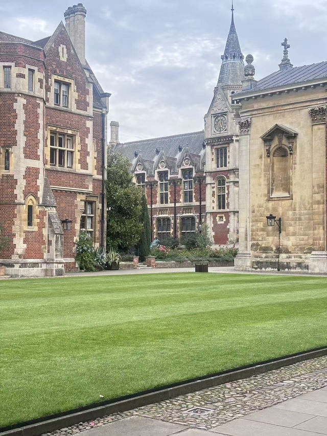 Cambridge's Christ's College & Monet's Masterpiece: Where History Meets Art 🎓🌅 Cambridge's Christ's College & Monet's Masterpiece: Where History Meets Art 🎓🌅
