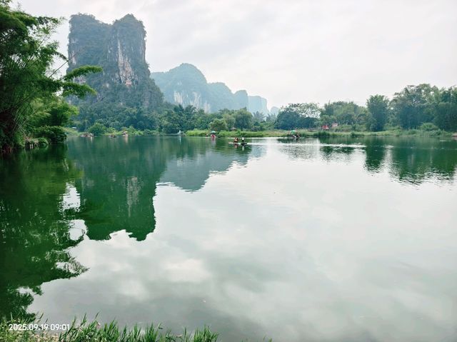 遇龍河邊魚鷹抓魚表演,陽朔草地親子自然體驗🌳 遇龍河邊魚鷹抓魚表演,陽朔草地親子自然體驗🌳