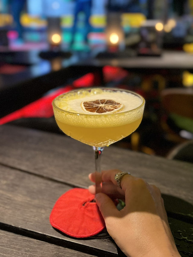 【バリ島 インドネシア】毎日9pmまでOysterが破壊の値段で食べれるワインバー🦪🥂