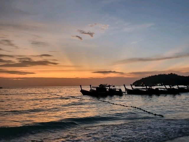 เกาะหลีเป๊ะ 3 วัน 2 คืน — ทะเลใส ดำน้ำ ฟีลชิลๆ