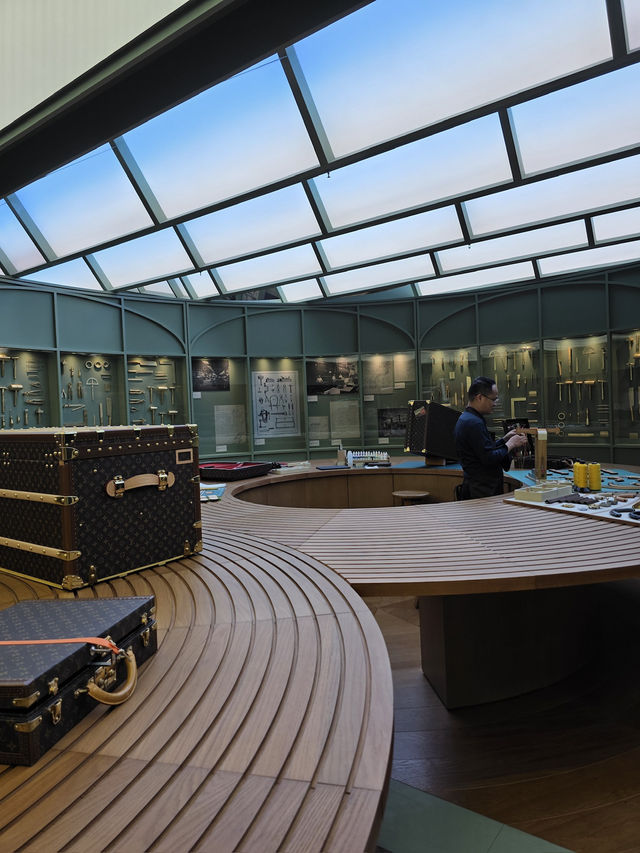 루이비통 가방이 만들어지는 과정을 볼 수 있어서 신기했어요🧳 루이비통 가방이 만들어지는 과정을 볼 수 있어서 신기했어요🧳