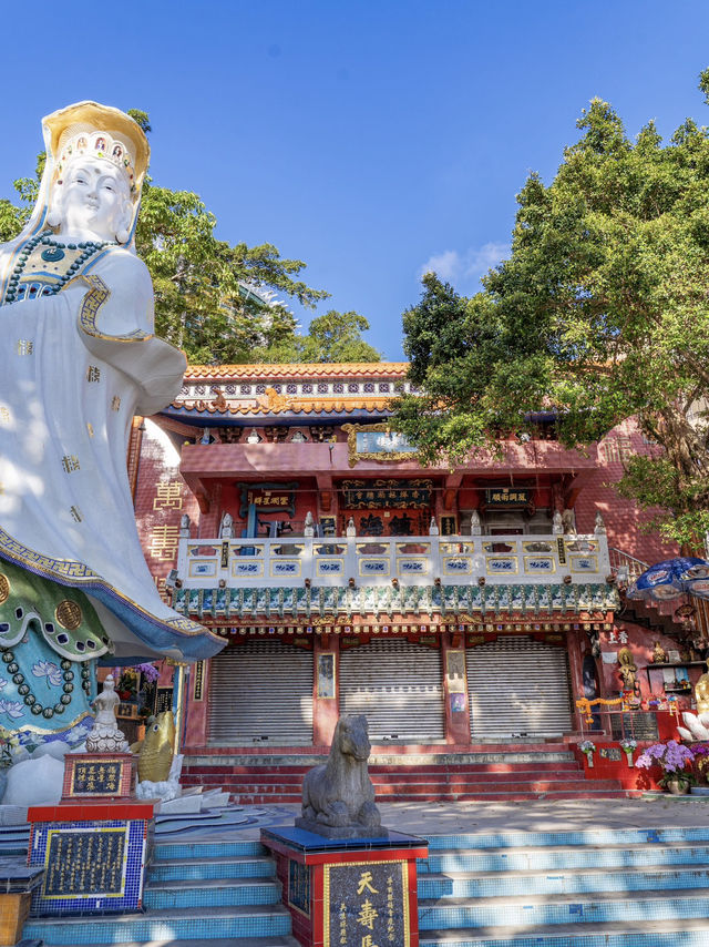 Temple in on the beach at Repulse Bay Temple in on the beach at Repulse Bay