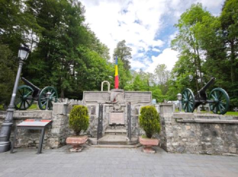 卡拉伊曼英雄公墓與十字架#Heroes Cemetery（Cimitirul Eroilor）-羅馬尼亞康斯坦察縣