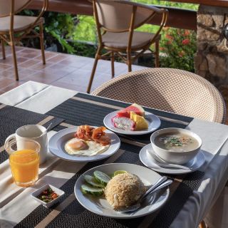 Koh Tao accommodation with views of two bays, starting from just over 1,000 baht per night.