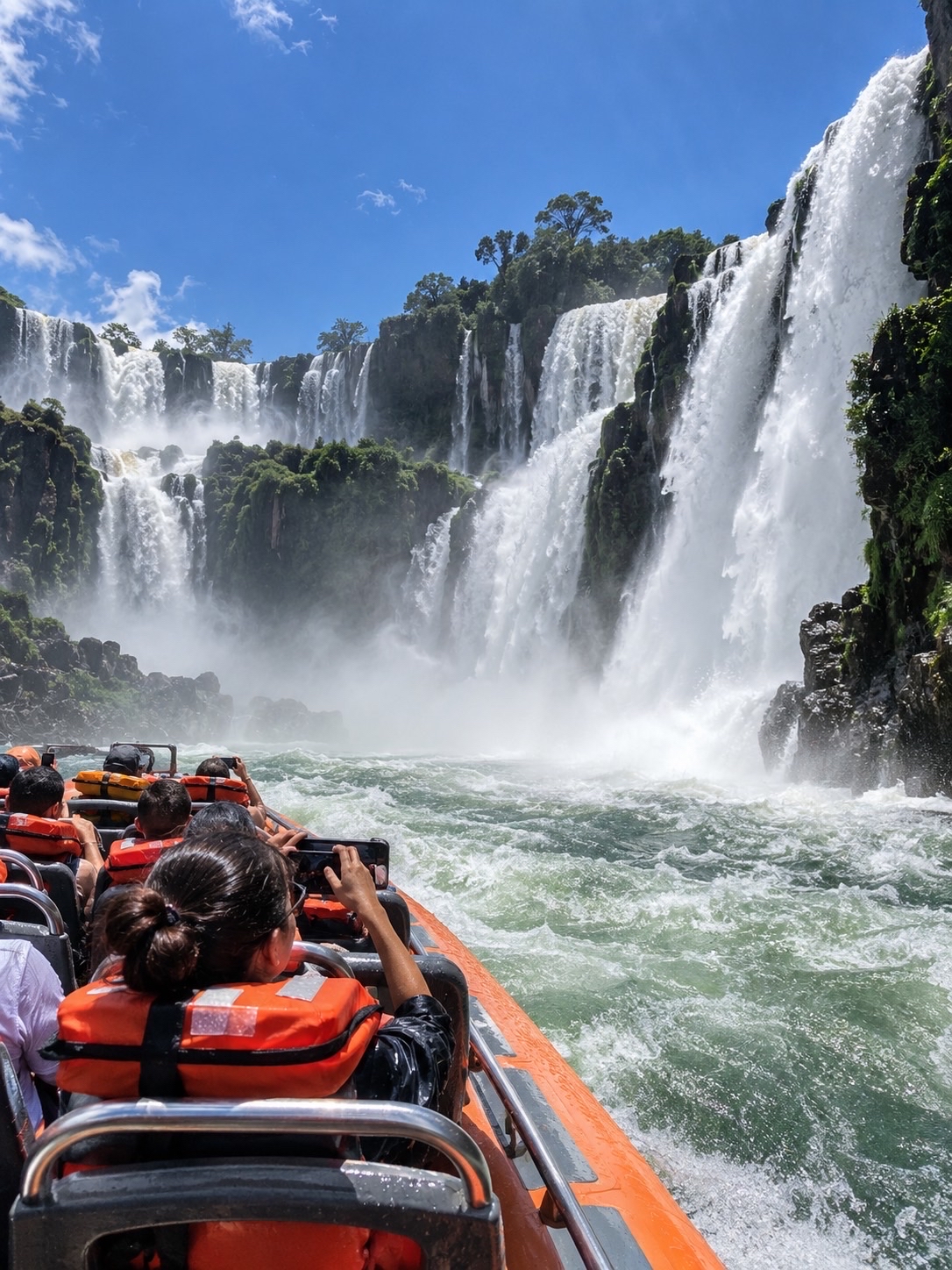 이구아수 폭포(Iguazu Falls), 아르헨티나-브라질 국경의 압도적인 자연 경관