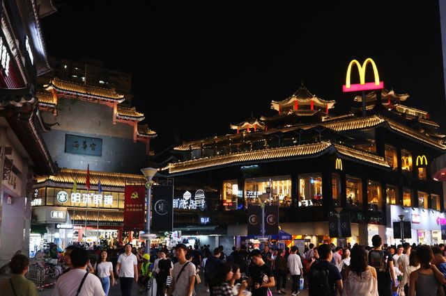 Shenzhen's Walking Street and People's Park🌳