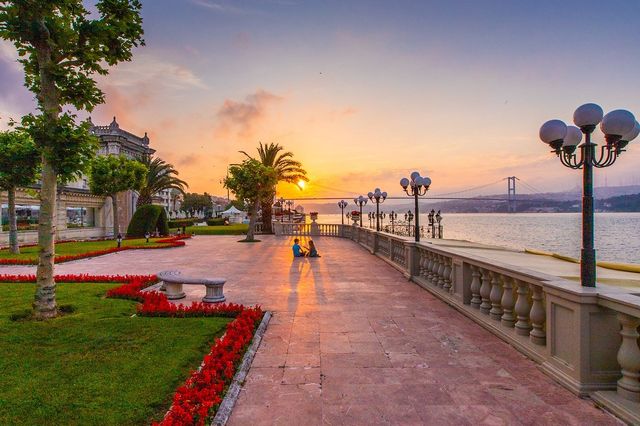 Istanbul: East Meets West 🕌🌉