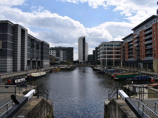 Walking around Leeds canals 
