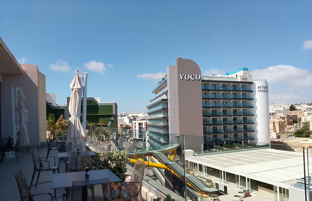 Strategically located, ideal city centre view and plenty of places to visit close by