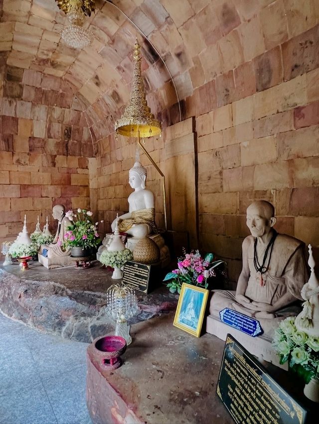 Wat Phra Phutthabat Tak Pha, Doi Tao — Reverent Hillside Sanctuary in Chiang Mai Province