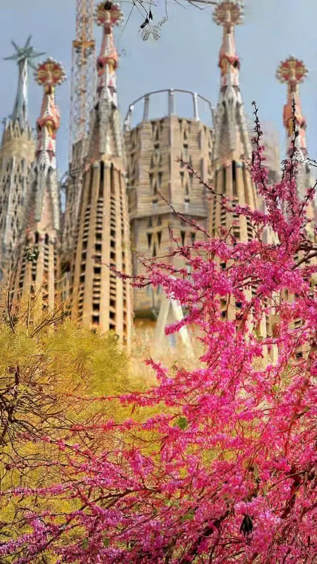 La Sagrada Familia: A Masterpiece by Gaudi