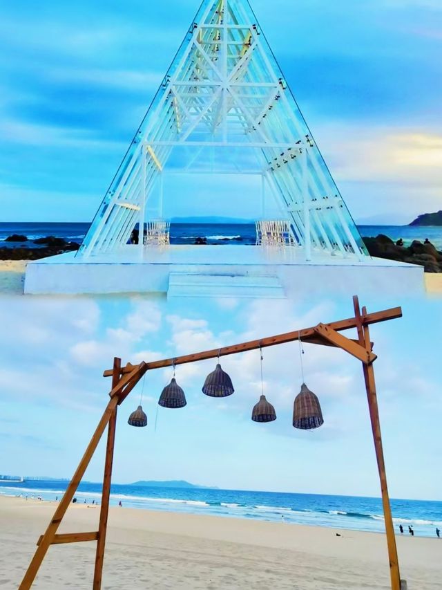 清水灣位於中國海南省三亞市，是一個被譽為“拍照無敵”的海灘