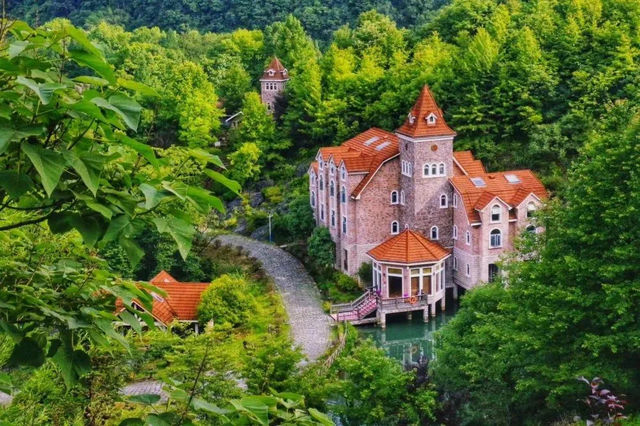 黃山中的歐洲城堡‖東黃山城堡酒店