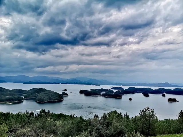 เกาะใหญ่งดงามของ Qiandao Lake (Chun'an)