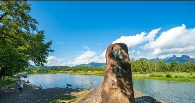 The raft floats on the water, and people wander in the sky - Nanxi River Xiaogang Drifting