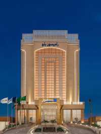 🌟 Jeddah Gems: Luxe Stay at Radisson Blu Corniche! 🌊