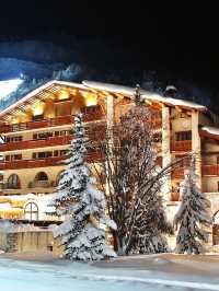 🏔️ Val-d'Isere's Coziest Stays Unveiled! 🛎️✨