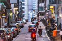 香港蘭桂坊：中環最熱鬧的夜市街區，外來遊客必打卡地！