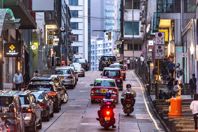 香港蘭桂坊：中環最熱鬧的夜市街區，外來遊客必打卡地！