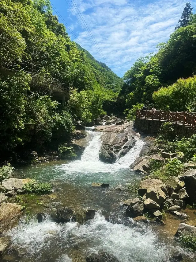 夏季避暑好去處，安吉浙北大峽谷，去體驗驚險刺激的遊樂項目！
