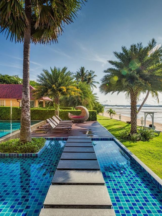 🌴 Phuket's Seaside Serenity: Top Villa Picks! 🌊