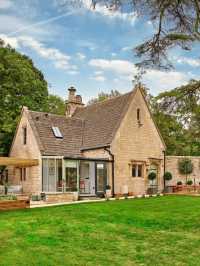 🏰✨ Cheltenham's Luxe Getaway: Ellenborough Park Revealed! 🌟🍃