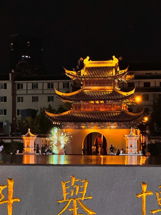 總要來趟南京｜在燈影裡吹吹秦淮河的晚風。