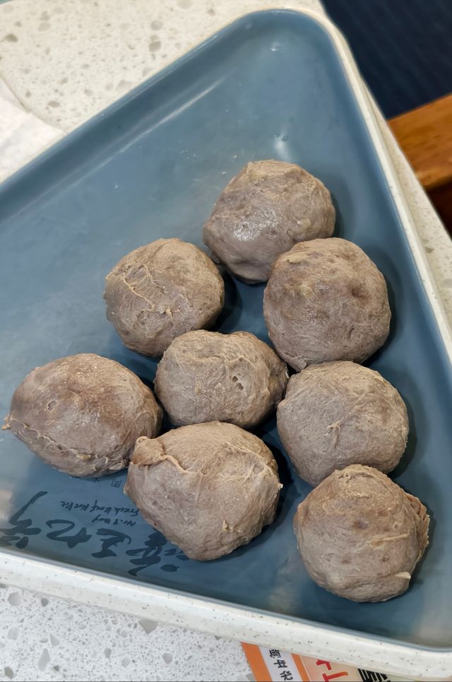實惠養生的灣區九號鮮切牛肉火鍋。