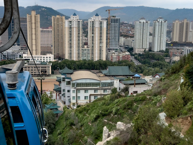 Lanzhou’s Stunning Mountain View!