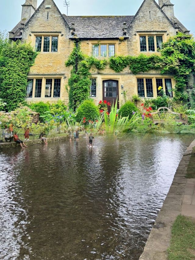 英倫古典建築，潺潺溪流，如畫般美妙的旅程！。