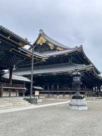 京都古韻·本願寺：在歷史與信仰的交響中漫步。