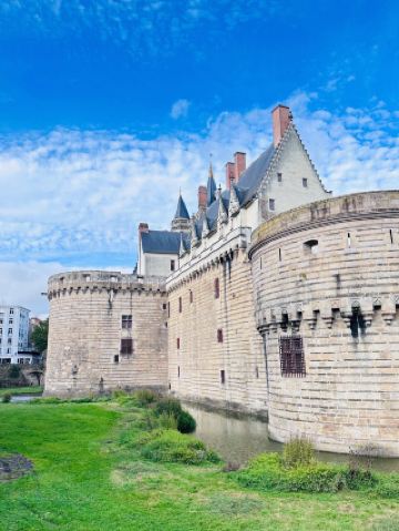 フランス、ナント | 歴史を巡る平和な旅。