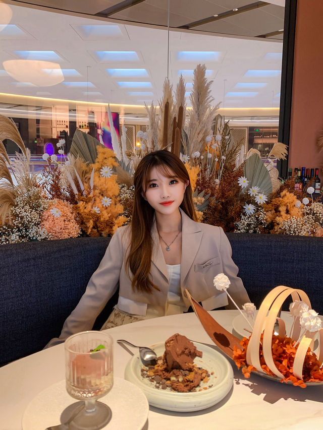 上海外灘絕美下午茶，花小錢裝大杯。
