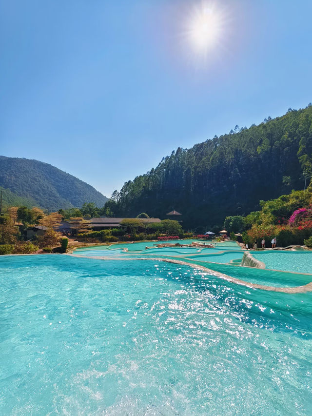 十萬大山22-38℃天然低溫溫泉，可去