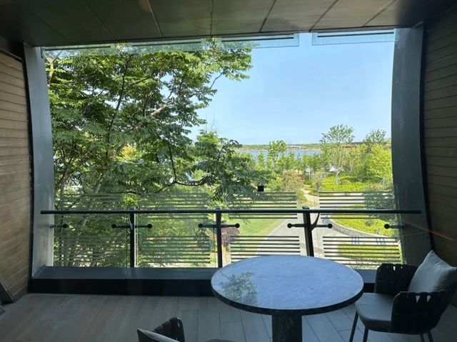 上海滴水湖洲際酒店，一站式湖濱度假體驗！