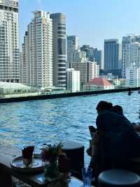 🌴曼谷商場裡的「空中海灘俱樂部」！室內泳池派對太瘋狂🌴
