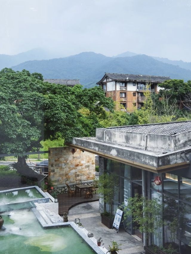 成都周邊遊｜峨眉山腳嘅私湯民宿，