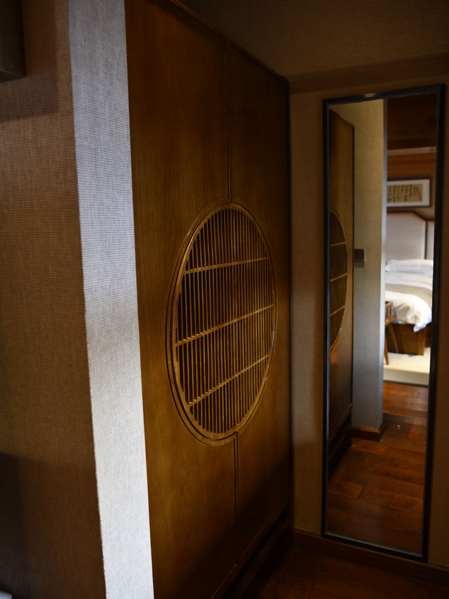 A hotel that you must stay in to Lijiang.