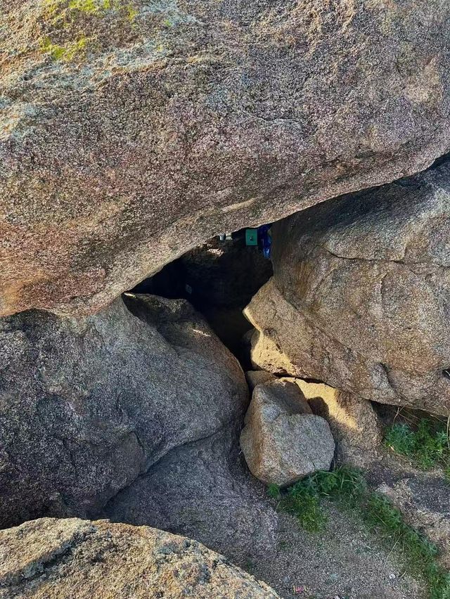 草原深處嘅遠古地質奇觀