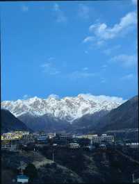 藏地必去日照金山
