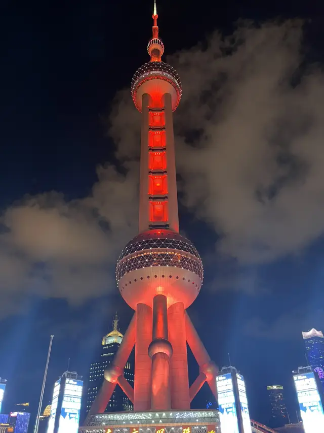 Oriental pearl tower and shanghai tower 💕