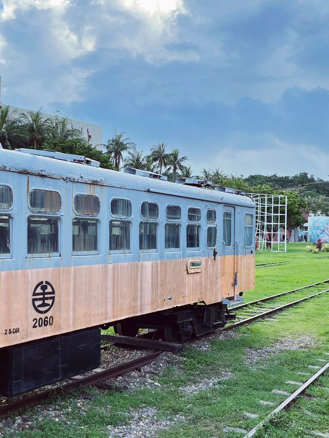 🚉 Taitung Old Railway Platform: A Journey into Taiwan's Rustic Soul! 🌾