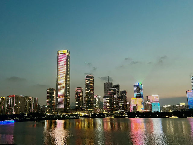 💫 人才公園燈光秀｜夜幕下的賽博龐克之城
