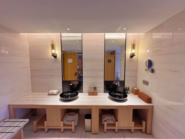 在陽台就可以看到蒼山上的白雪！