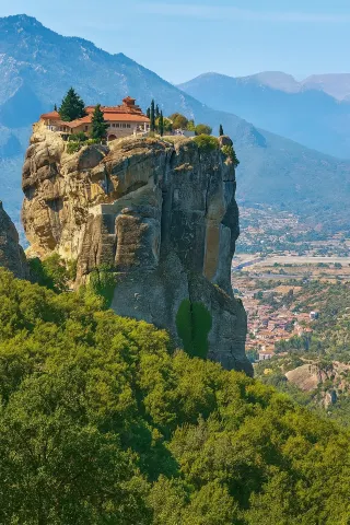 Athens Departure Delphi Arachova Meteora 2-Day Tour Guide