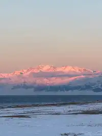 救命！新疆賽里木湖冬日美到失語 藍冰